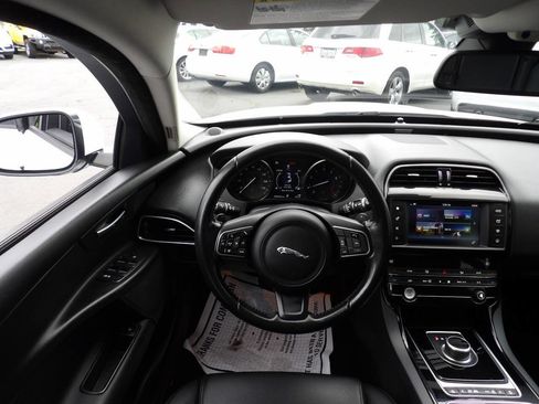 Used 2018 Jaguar XE RWD image 5