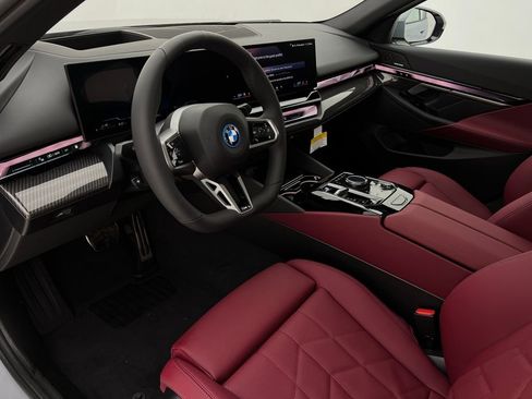 New 2026 BMW 550e xDrive w/ Premium Package image 9