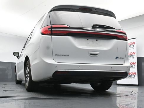 Used 2024 Chrysler Pacifica Limited FWD image 22
