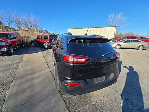 Used 2016 Jeep Cherokee Latitude image 5