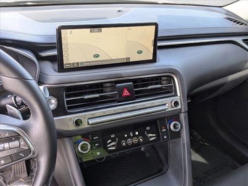 Used 2025 Genesis G70 2.5T image 13