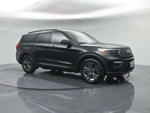 Used 2023 Ford Explorer XLT w/ Equipment Group 202A RWD image 7