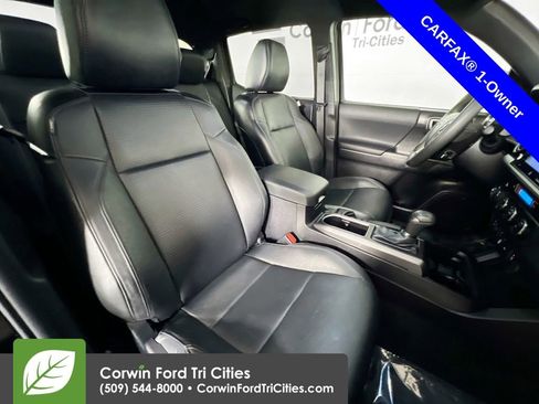 Used 2023 Toyota Tacoma TRD Sport w/ TRD Premium Sport Package AWD/4WD image 17