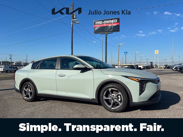 Used 2025 Kia K4 FWD image 1