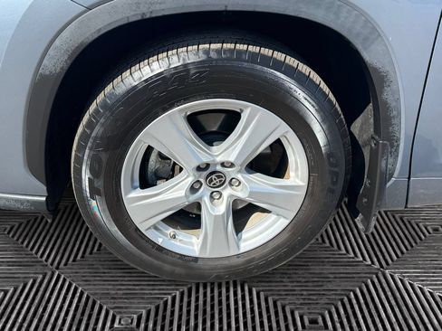 Used 2020 Toyota Highlander LE AWD/4WD image 14