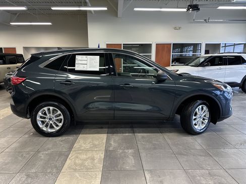 Certified 2022 Ford Escape SE w/ Cold Weather Package image 11