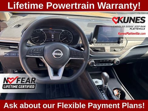 Used 2025 Nissan Altima 2.5 SV FWD image 15