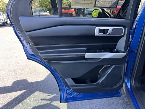 Used 2022 Ford Explorer XLT w/ Equipment Group 202A image 13
