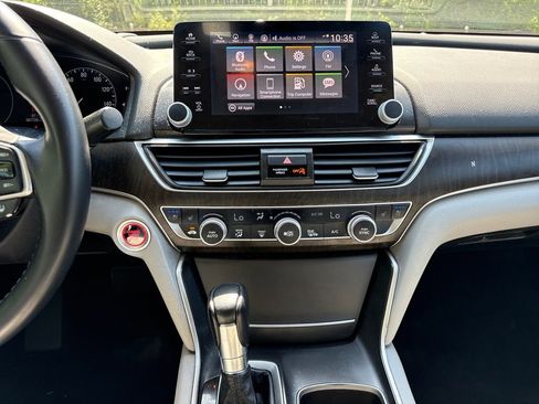 Used 2018 Honda Accord Touring image 18
