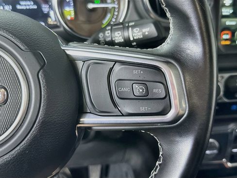 Used 2022 Jeep Wrangler Unlimited Sahara AWD/4WD image 23