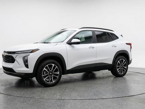 Used 2025 Chevrolet TrailBlazer LT image 3