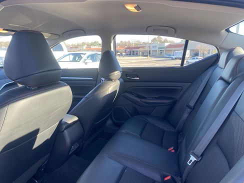 Used 2024 Nissan Altima 2.5 SR image 11