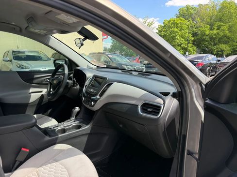 Used 2019 Chevrolet Equinox LT FWD image 19