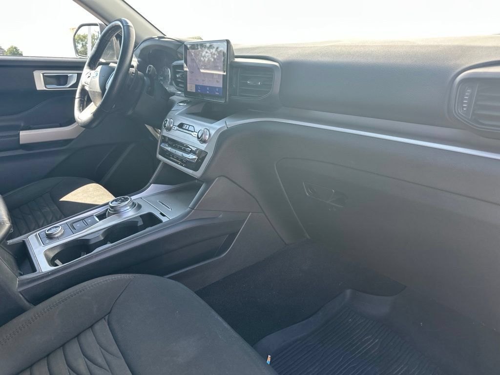 Used 2020 Ford Explorer XLT w/ Comfort Package AWD/4WD image 32