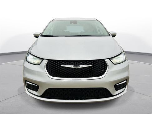 Used 2023 Chrysler Pacifica Touring-L image 34