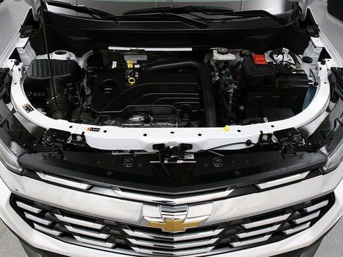 Certified 2025 Chevrolet Equinox LT w/ Safety and Technology Package image 30