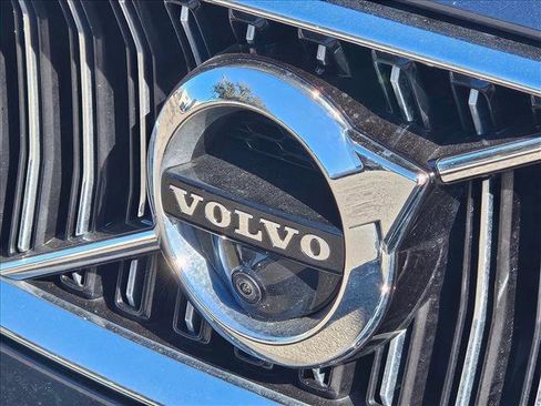 Used 2022 Volvo S60 T8 Inscription w/ Advanced Package image 4