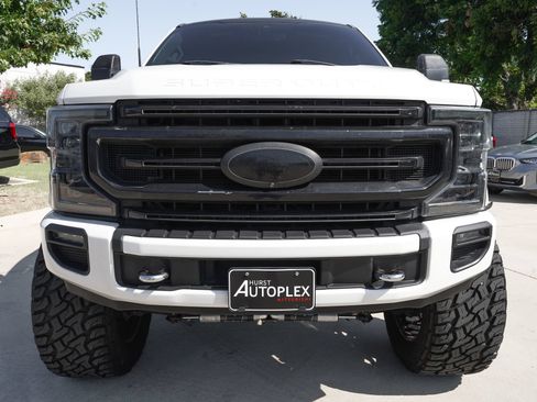 Used 2021 Ford F350 Platinum w/ Tremor Off-Road Package AWD/4WD image 2