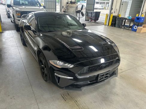 Used 2021 Ford Mustang Coupe RWD image 1