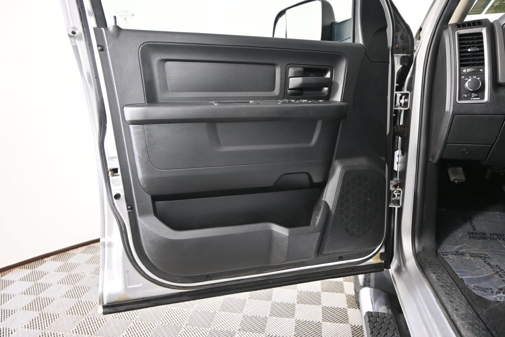 Used 2014 RAM 3500 Tradesman w/ Chrome Appearance Group AWD/4WD image 18