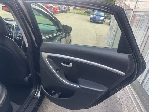 Used 2014 Hyundai Elantra GT w/ Option Group 02 FWD image 19