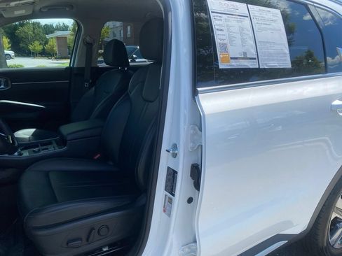 Used 2023 Kia Sorento EX AWD/4WD image 15