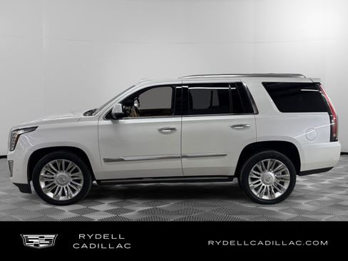 Used 2018 Cadillac Escalade Platinum AWD/4WD image 2