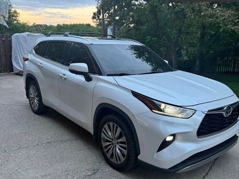 Used 2023 Toyota Highlander Platinum AWD/4WD image 1