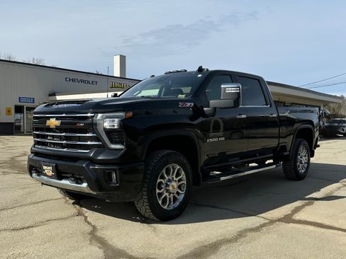 Used 2024 Chevrolet Silverado 2500 LTZ w/ LTZ Plus Package image 5