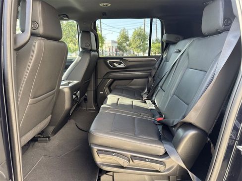 Used 2024 Chevrolet Suburban LT image 23