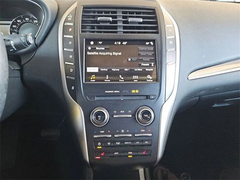 Used 2019 Lincoln MKC Premiere image 9