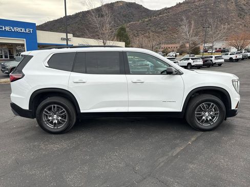 Used 2025 GMC Acadia Elevation image 8