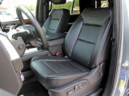 Used 2025 GMC Yukon Denali AWD/4WD image 20