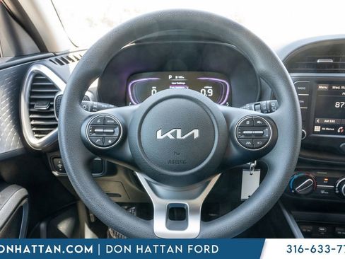 Used 2025 Kia Soul LX FWD image 7