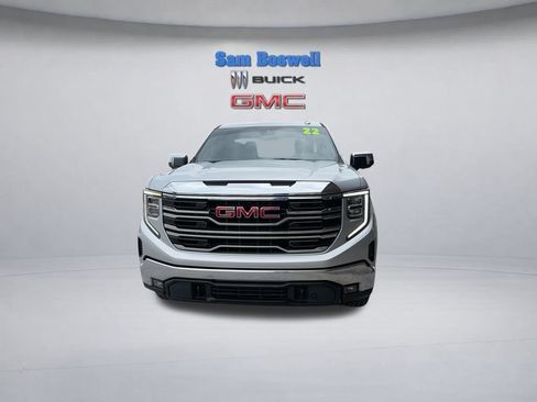 Used 2022 GMC Sierra 1500 SLT w/ X31 Off-Road Package AWD/4WD image 5