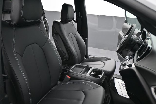 New 2027 Chrysler Pacifica Select AWD/4WD image 20
