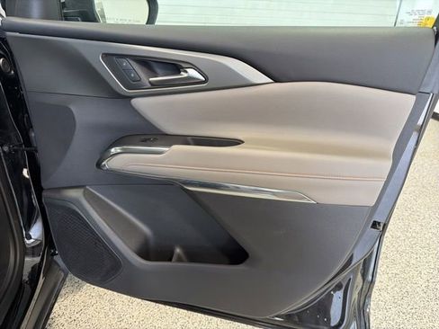 Used 2025 Chevrolet Traverse LT FWD image 19