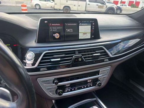 Used 2018 BMW 740e xDrive AWD/4WD image 31