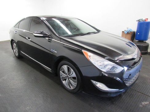 Used 2014 Hyundai Sonata Limited w/ Panoramic Sunroof Package 02 FWD image 3