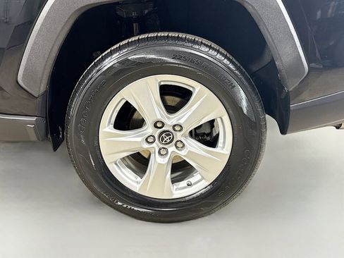 Certified 2019 Toyota RAV4 XLE FWD image 9