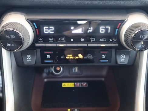 Used 2024 Toyota RAV4 Limited FWD image 33