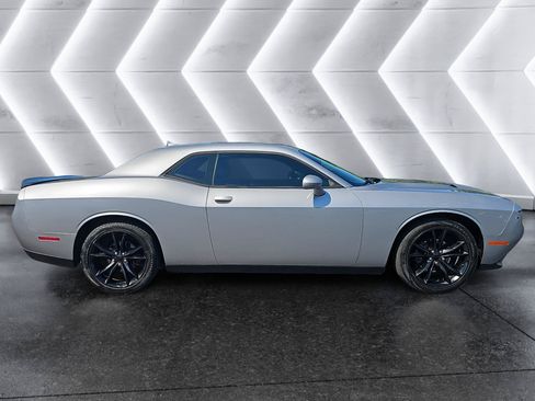 Used 2016 Dodge Challenger SXT w/ Blacktop Package RWD image 8