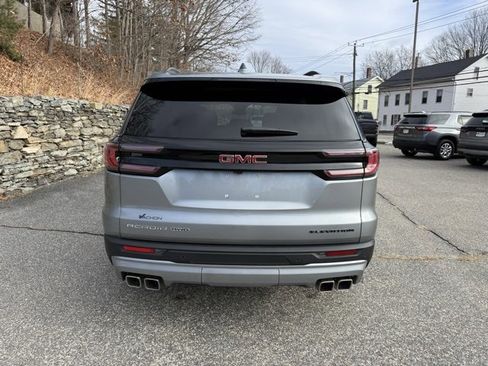 Used 2025 GMC Acadia Elevation image 4