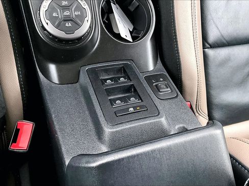 Used 2023 Ford Bronco Wildtrak image 31