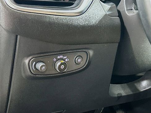 Used 2024 Chevrolet Equinox Premier FWD image 8