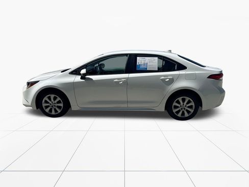 Used 2022 Toyota Corolla LE FWD image 4