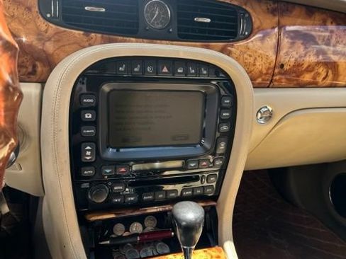 Used 2008 Jaguar XJ8 RWD image 2