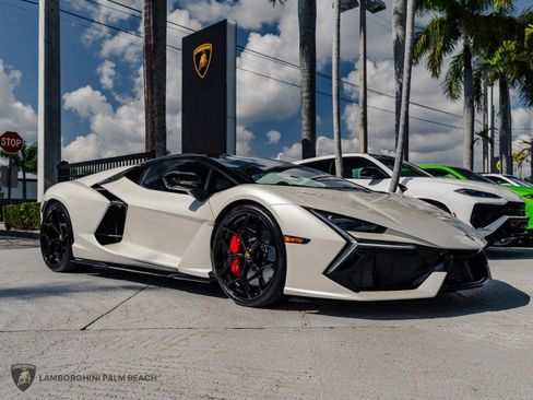 Used 2025 Lamborghini Revuelto AWD/4WD image 8