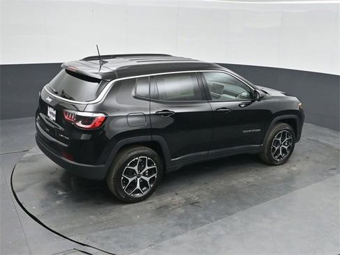 New 2026 Jeep Compass Limited w/ Mopar Graphics Package image 30