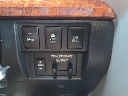 Used 2018 Toyota Tundra SR5 image 17